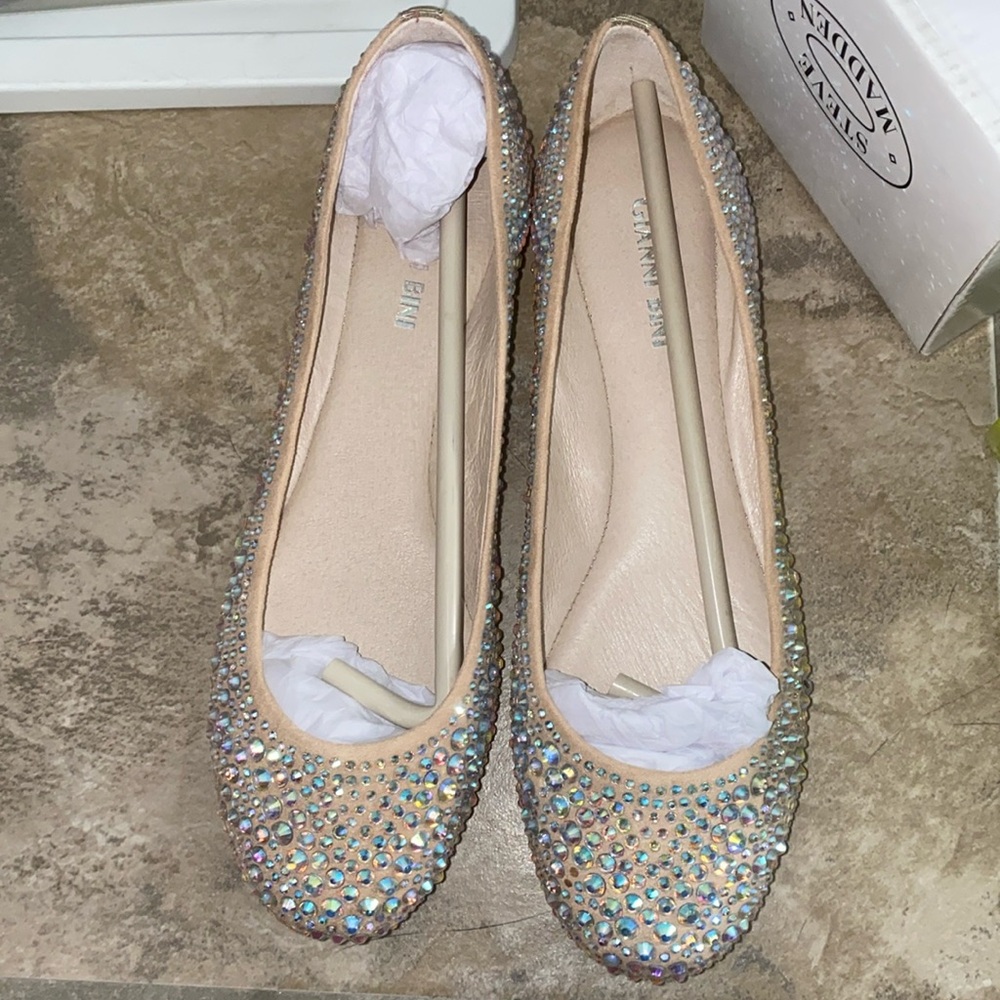 Never used and new in box, pair of Gianni Bini ladies flats in a size 7.